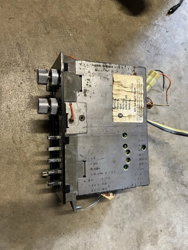 75 76 77 78 79 80 81 83 Dodge Truck Ram Ramcharger AM/FM cassette radio estéreo Foto 3 de 4