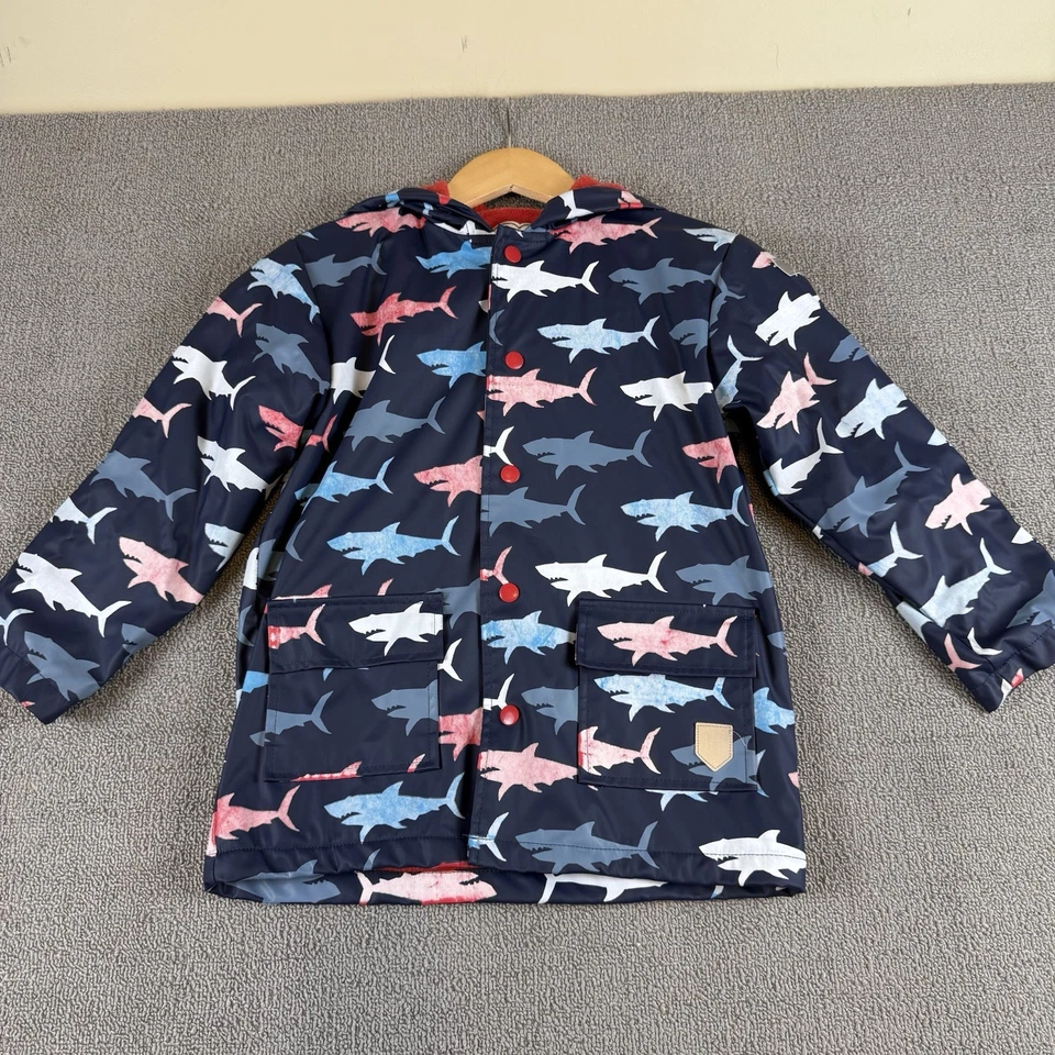 Abrigo de lluvia Hatley para niños chaqueta y pantalones talla 6 azul marino estampado de tiburón forrado con capucha Foto 2 de 4
