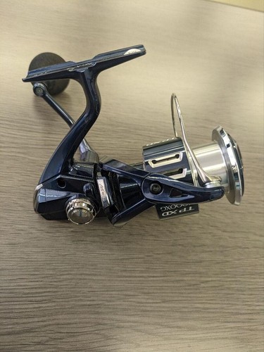 Shimano 21 TWIN POWER XD 4000XG Spinning Reel - Picture 2 of 3