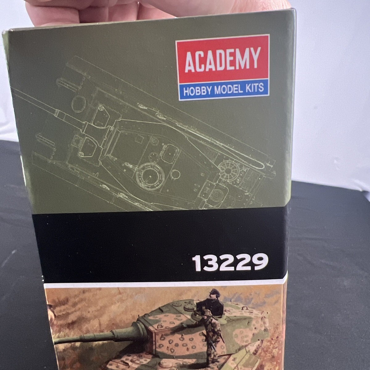 Academy German Heavy Tank King Tiger Period El 1/35 Scale