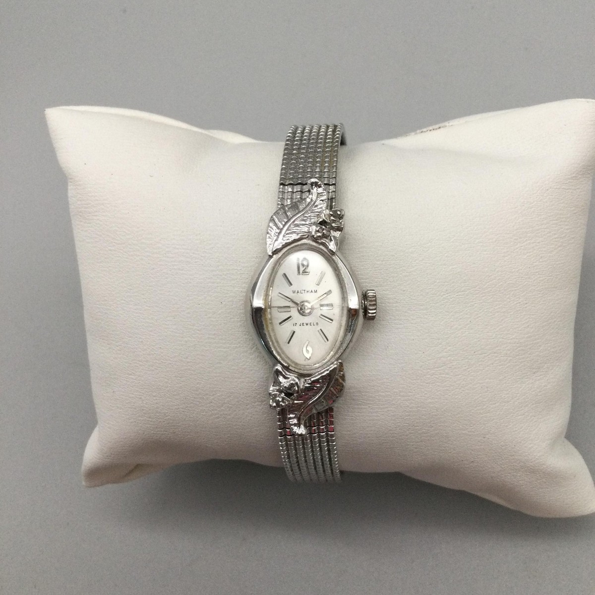 Vintage Waltham Womens Watch 16mm Silver Tone Bracelet 17 