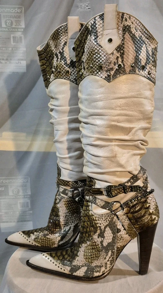 Botas Aldo Crema Marrón Negro Estampado Piel de Serpiente Tacón Alto Hasta la Rodilla 36/5.5 Foto 3 de 4