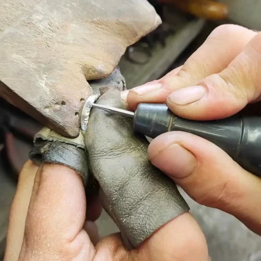 2 Fedine in argento 925 finitura martellata. Fedi anniversario, fidanzamento - Immagine 4 di 4