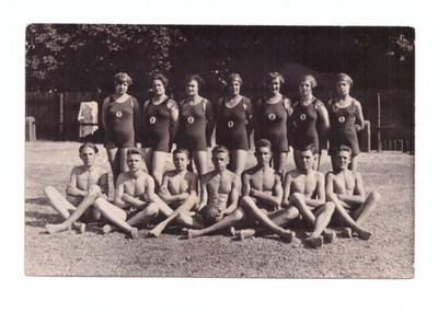 Foto Ak Damen Männer Wasserballmannschaft Nude wohl 20er Jahre Turnerbund  evt.
