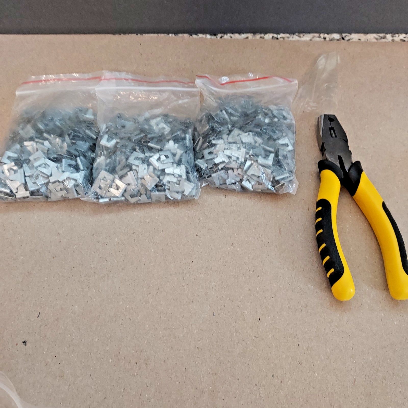 Rabbit or Chicken Wire Clips w/ Fence Pliers Rings and Snaps 900 pc