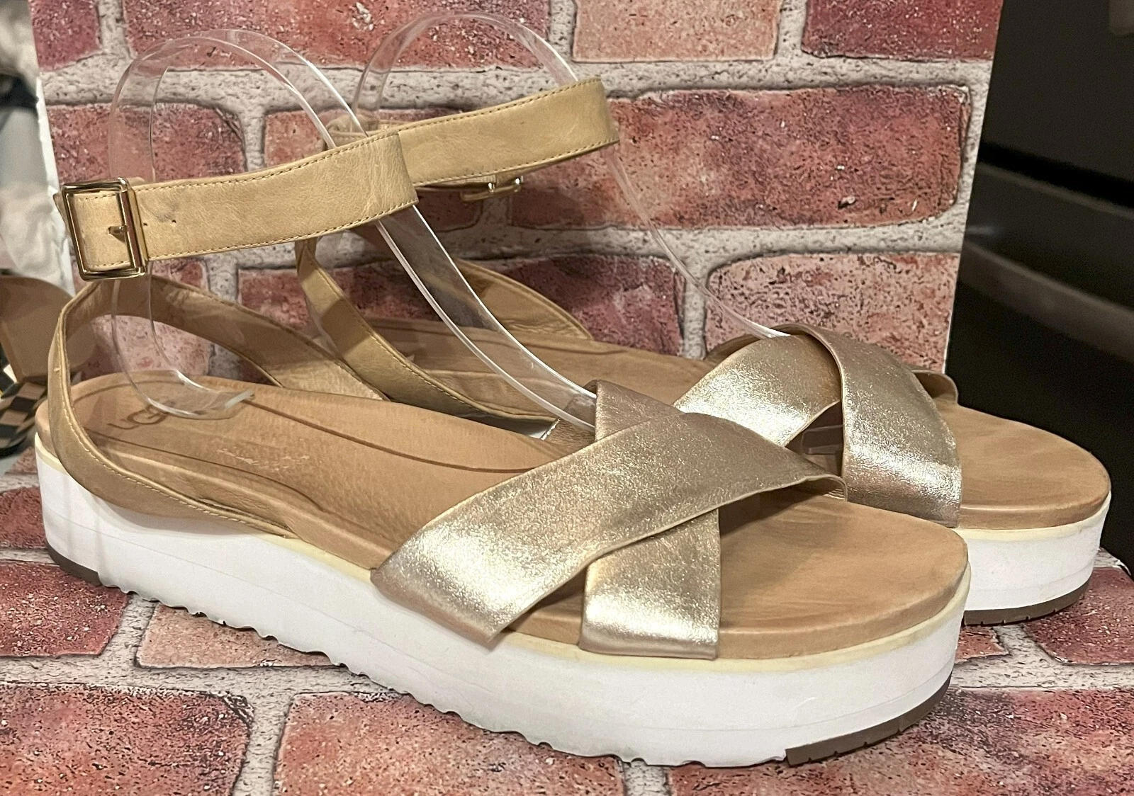 SANDALI UGG PELLE ORO METALLIZZATO TIPTON CINTURINO ALLA CAVIGLIA PUNTA APERTA PIATTA TG 12M