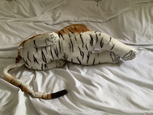 Medium Tiger Soft Plush Cuddly Toy Wildlife Safari - Picture 6 of 6