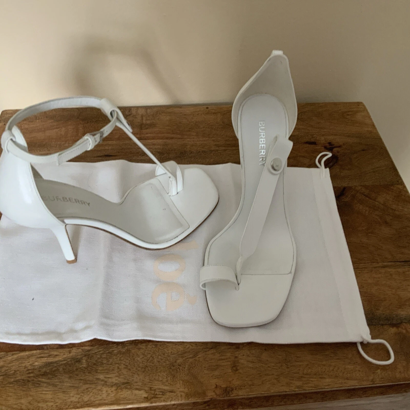 Stiletto Burberry in pelle