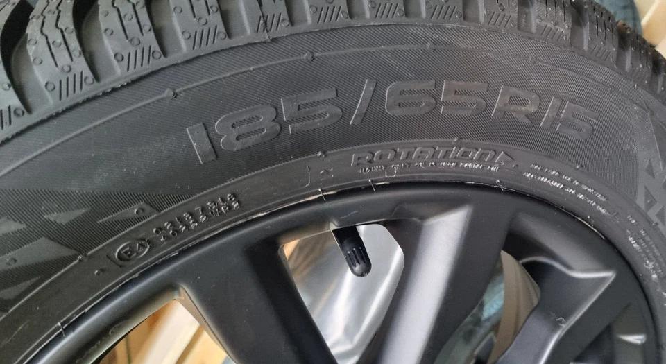 Satz Original Winterräder MG 3 EV MG3 MG 3 185 65 R15 Nokian Alu Schwarz Reifen - Bild 4 von 4