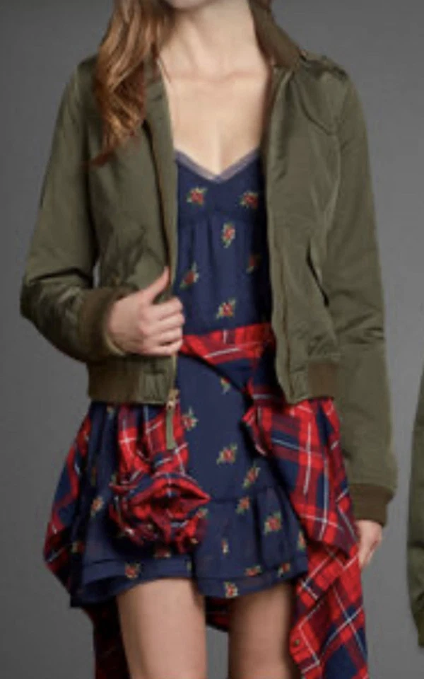 $220 Chaqueta de bombardero Abercrombie & Fitch Veronica M A&F Chaqueta de bombardero forrada de Sherpa Foto 4 de 4