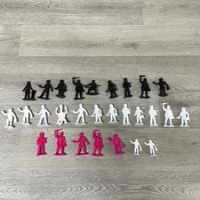 Toy Soldiers Vintage lot of 28 Tim Mee Space Galaxy Laser Team figures