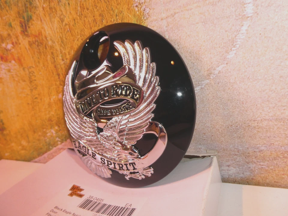 Puerta de combustible Harley negra con cromo Live to Ride Eagle 08-20 Tour V-Twin 38-0495 X8 Foto 3 de 4