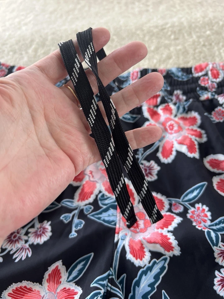 Pantalones Cortos Old Navy Para Hombre XL Bolsillos con Cordón Negro Floral 4” Entrepierna Diversión Activa Foto 3 de 4