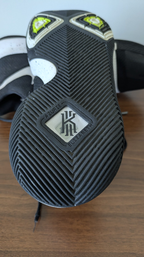 ☑️ 2017 Nike Kyrie 3 Black Tuxedo 917724-001 US 9 Size Basketball Sneakers Shoe - Picture 13 of 14