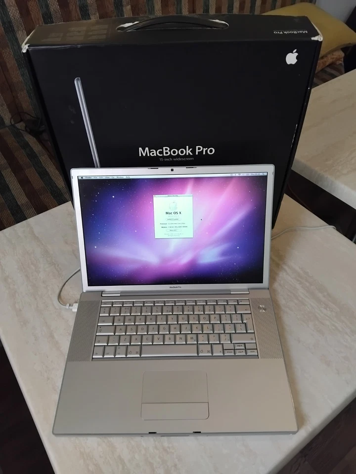 Apple 15-Inch MacBook Pro A1226 (2007), Core 2 Duo 2.2Ghz, 4GB RAM, Boxed - Image 4 of 4