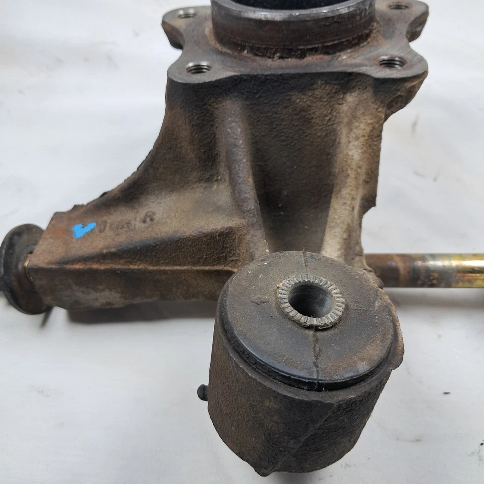 右后关节/桩 4 气缸 87-91 丰田 CAMRY 42304-32030 轴托架 — 第 4/4 张图片