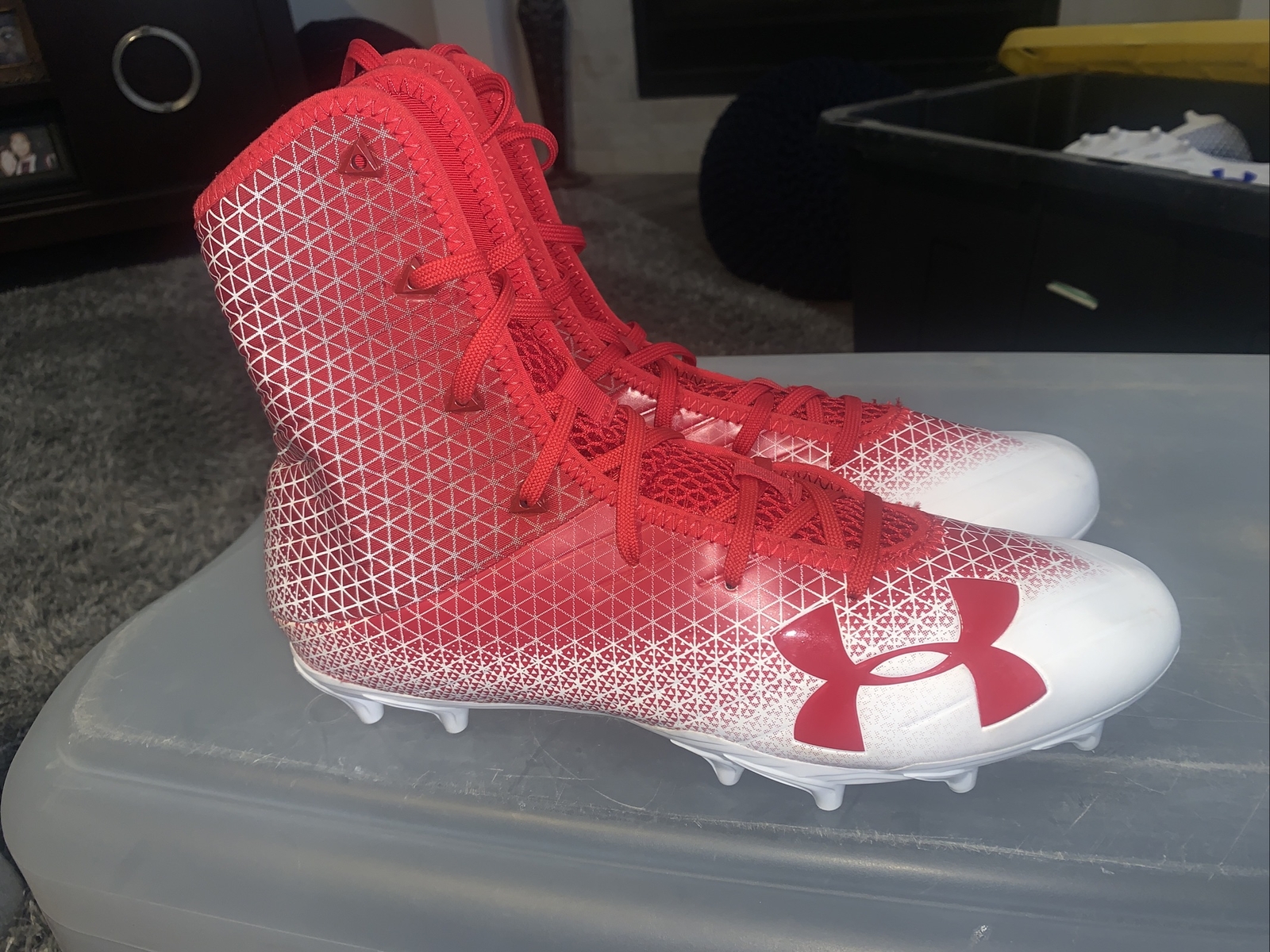 New Mens UNDER ARMOUR HIGHLIGHT SELECT Football Cleat RED/WHT 3000418-601 Sz 11