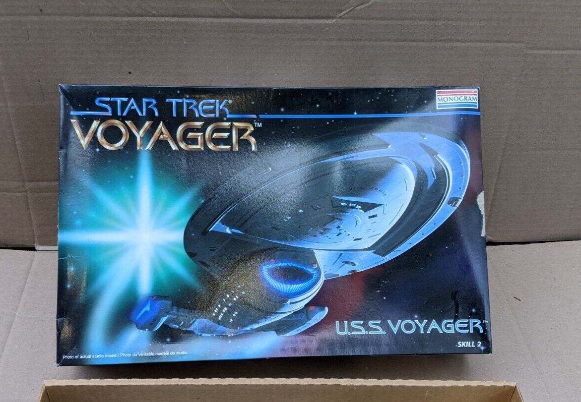 Monogram Star Trek Voyager U.S.S. Voyager Model Kit 3604 eBay