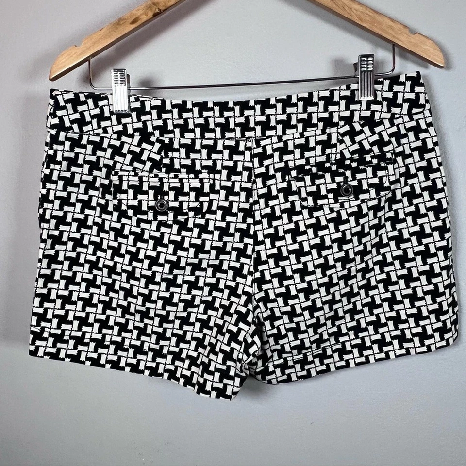 Ann Taylor Loft Women’s Houndstooth Print Chino Shorts Black & White Size 2 - Image 2 of 4
