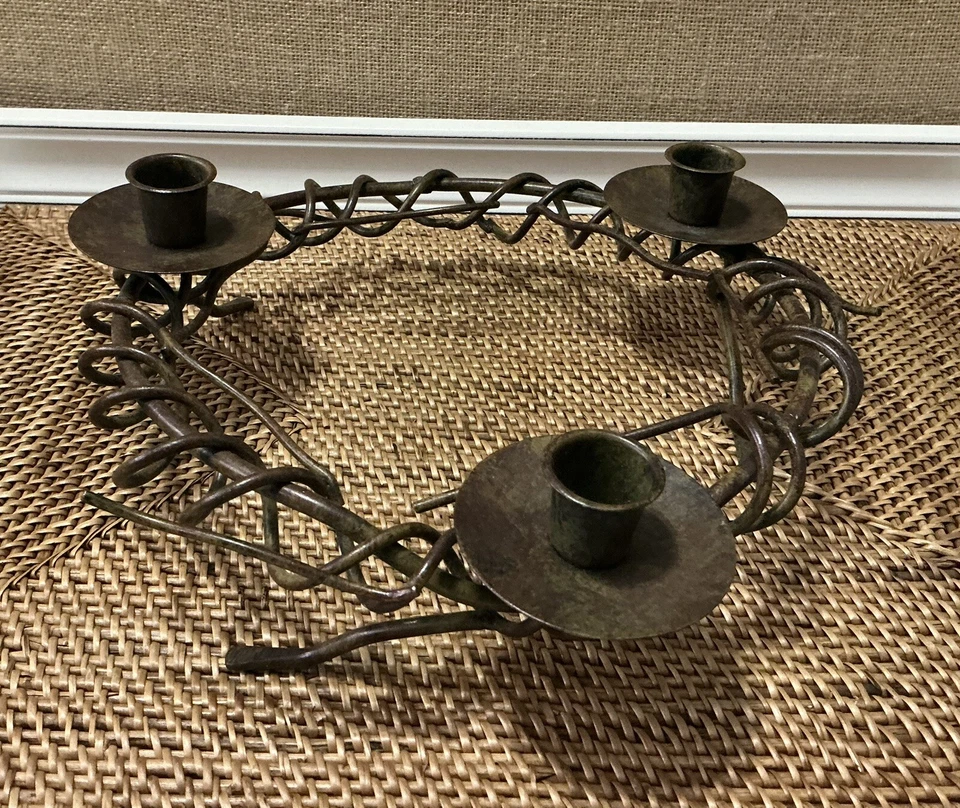 Candelabro corona de vid de metal marrón rústico Foto 3 de 4