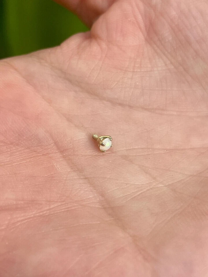 Tapa dérmica con perno Labret de ópalo genuino de 3 mm con superficie de oro amarillo macizo de 14 K Foto 2 de 4
