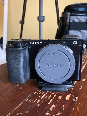 Spiegellose Digitalkamera Sony Alpha 6100 nur Gehäuse + Zubehörpaket