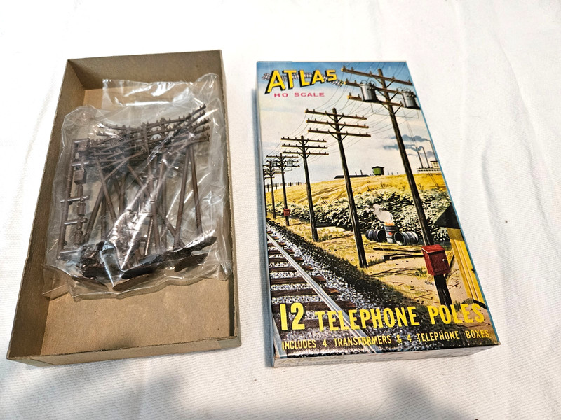 ATLAS USA HO SCALE 12 TELEPHONE POLES MODEL RAILROAD KIT # 775-89