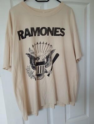 Ramones Herren T.Shirt mit Adler Hey Ho Let's Go Grafik Größe L Beige von H&M