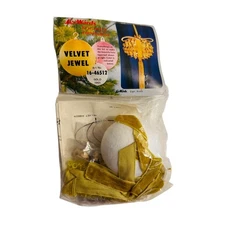 LeeWards Ornament Velvet Sequin Ornament Kit Gold Push Pin DIY Vtg Holiday Craft