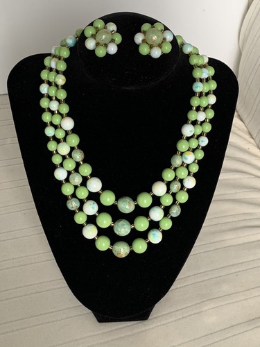 Set orecchini collana vintage perle vetro bianco verde chiusura 3 fili tono argento - Foto 7 di 21
