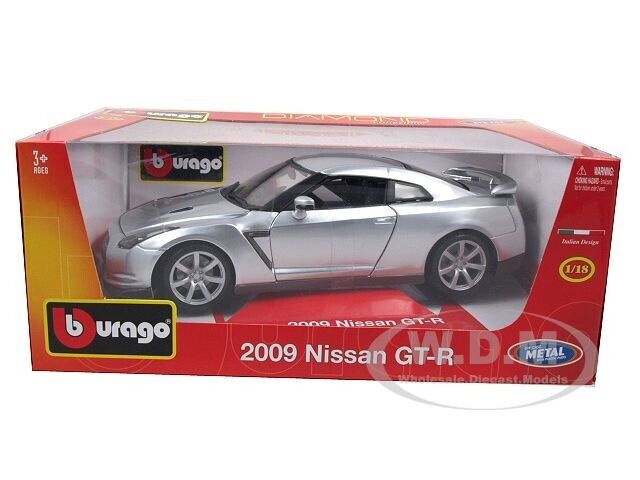 Nissan GT-R R35 (2009) 1/18 ミニカー 1/18 Nissan 2009 GT-R R35 W/Lights & Brian Figure Fast