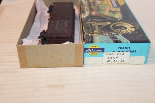 Athearn escala HO, coche de caja de 40', Santa Fe El Capitán, marrón, #146720 desgastado | Condition: Used