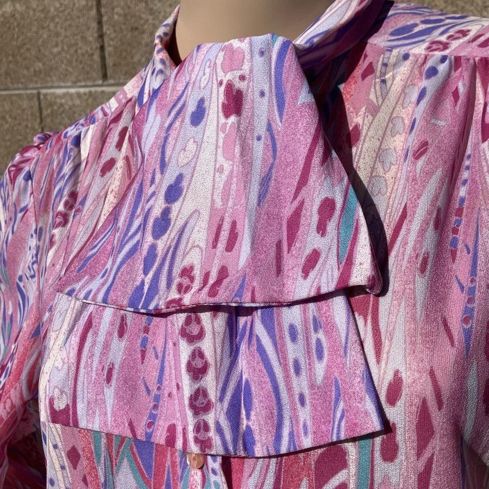 Teddi Of Ca. Vintage Polyester Top Size 12 Button Up PussyBow Neck Pink Long Slv Foto 3 de 4