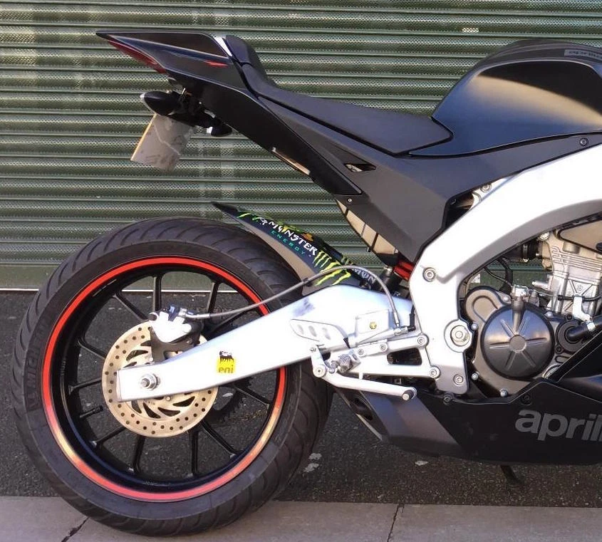 Aprilia Tuono 125 Tail Tidy 2017 2018 2019 2020.Indicadores LED eliminador de guardabarros Foto 2 de 4