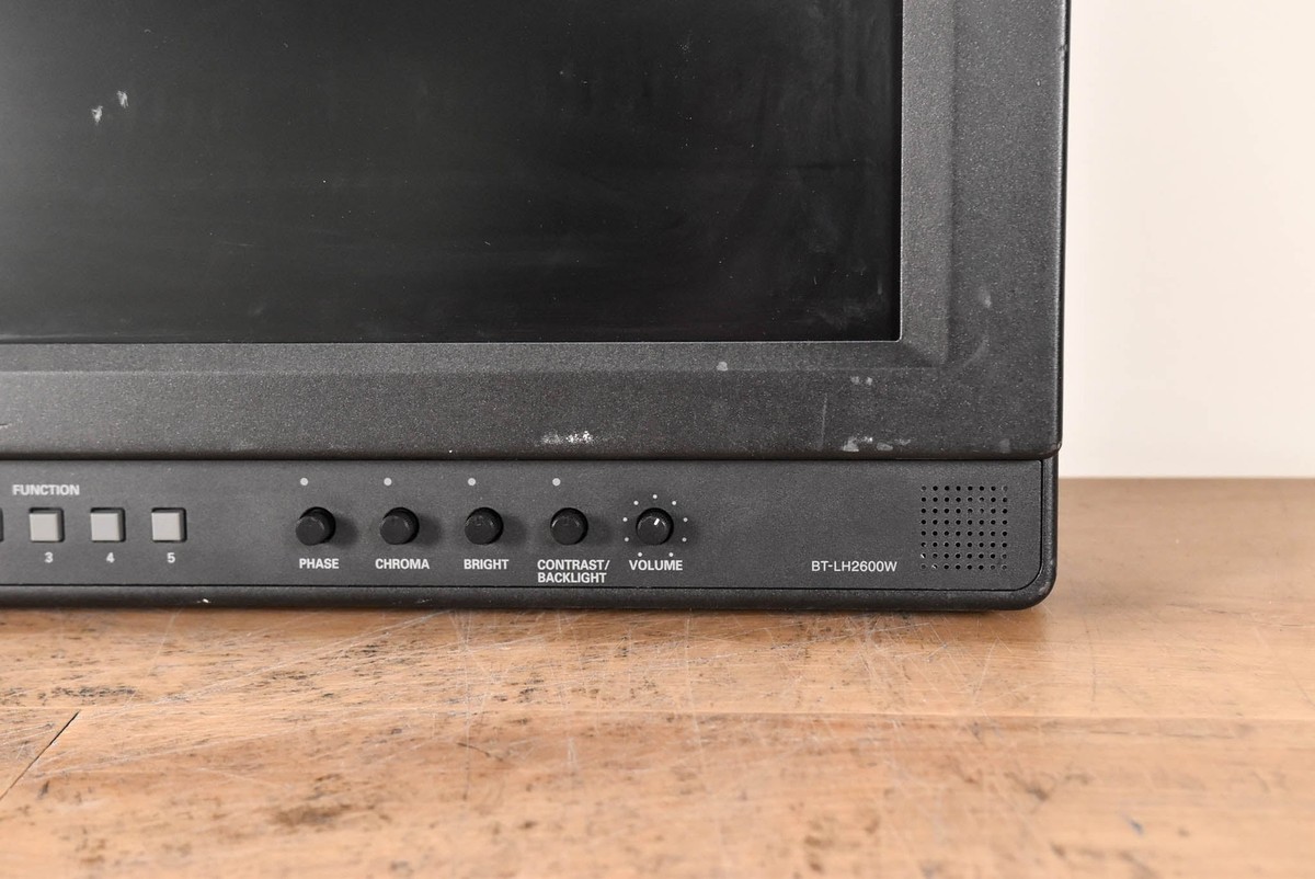 Panasonic BT-LH2600WP 26