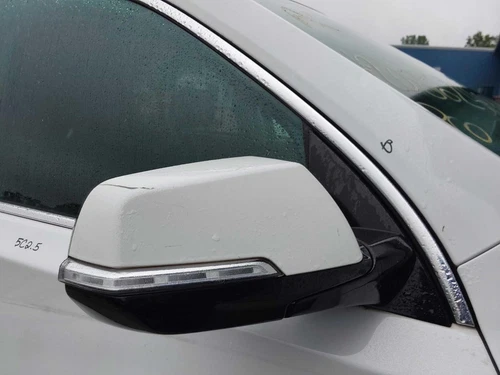 Used Right Door Mirror fits: 2019 Chevrolet Traverse power manual folding w/turn