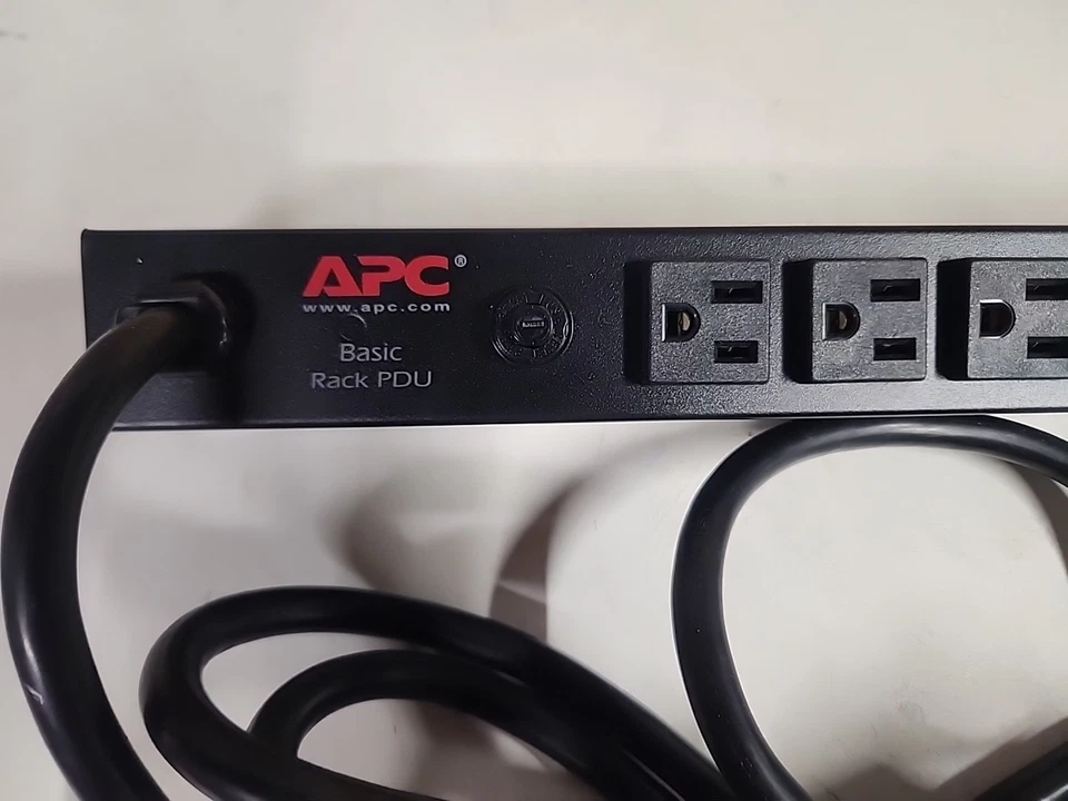PDU APC básica para rack APC AP9551, ZeroU, toma de corriente 20A 120V 3,7 m-14 5-15R ENVÍO GRATUITO Foto 2 de 4