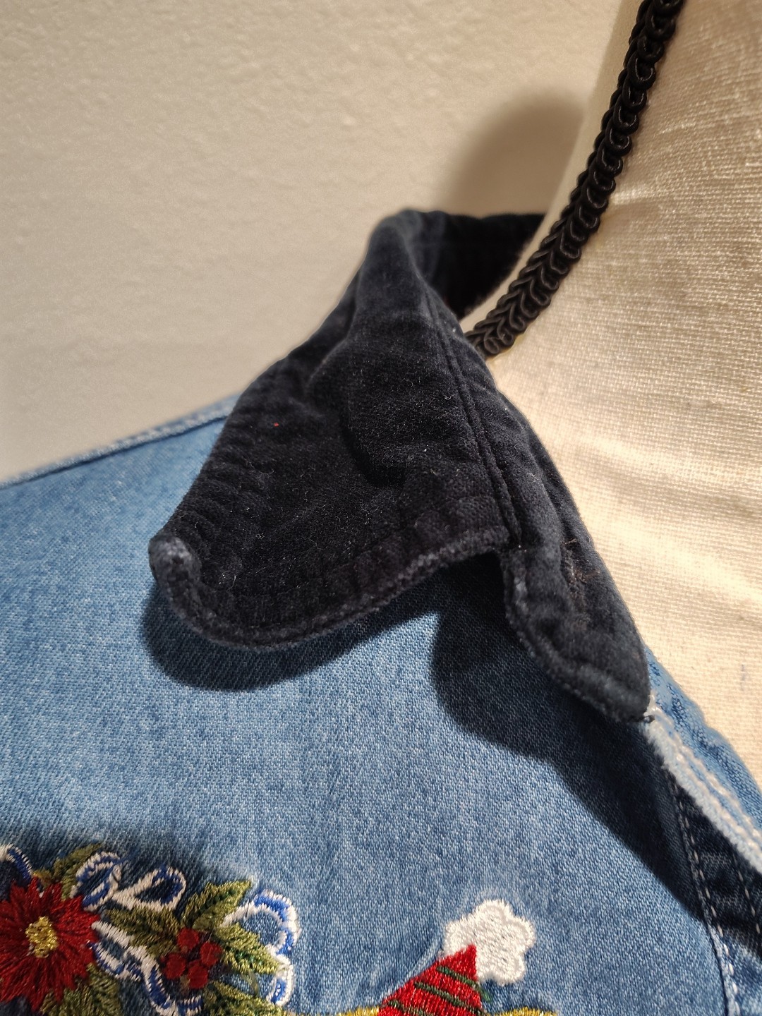 VTG Bobbie Brooks Embroidered Christmas Shirt Women's Large Blue Denim Chambray