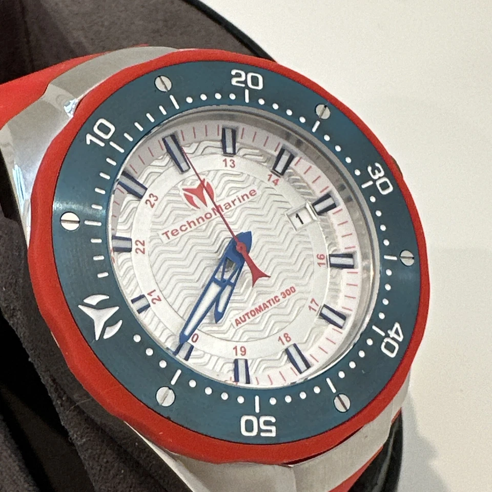Reloj TechnoMarine Sea Manta AUTOMÁTICO Manta TM-215090 Correa Roja Foto 3 de 4