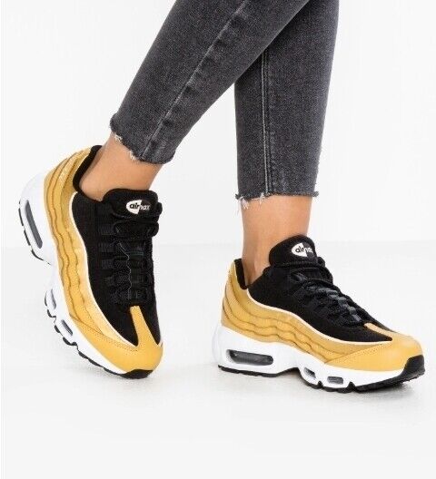 black and gold nike 95