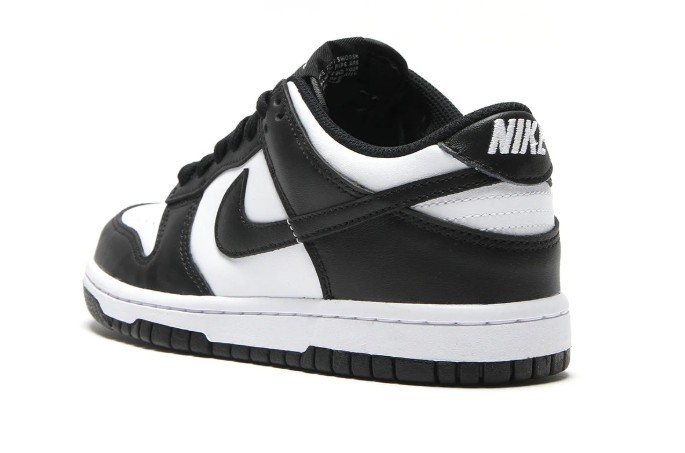 NIKE DUNK LOW (GS) -WHITE/BLACK-WHITE - SIZE 6Y