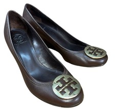 Tory Burch Leather Wedge Heels Womens 10 M Closed Toe Shoes Gold Logo Y2K Brown