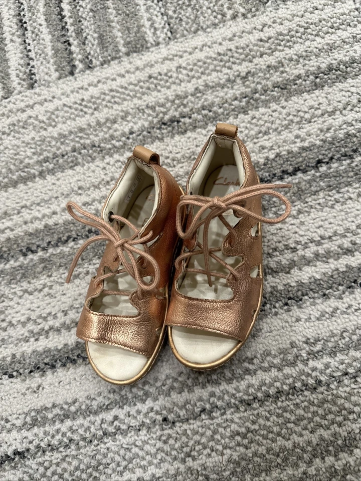 Clarks toddler shoes Size 8.5 Bronze - Изображение 2 из 4