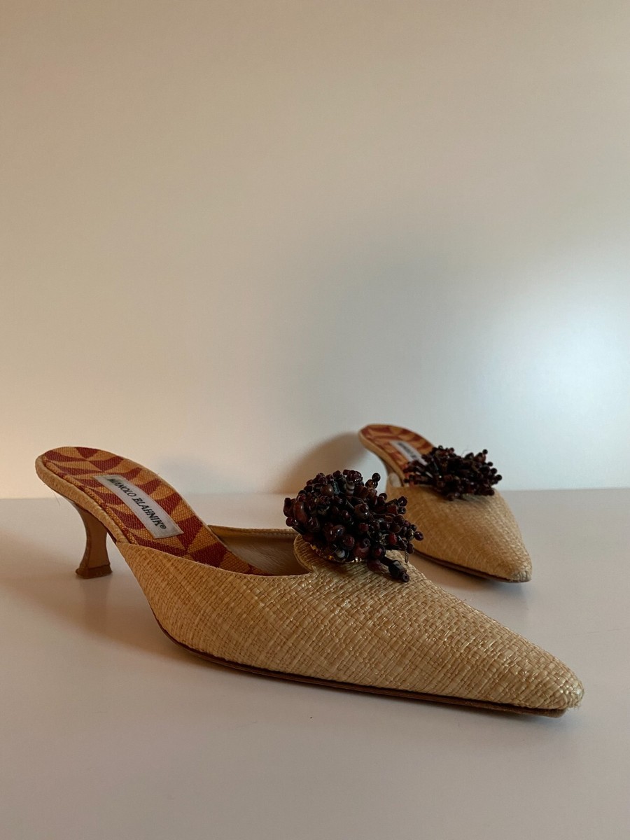 Gorgeous Straw Beaded Manolo Blahnik Close Toe Slip On  display picture 2
