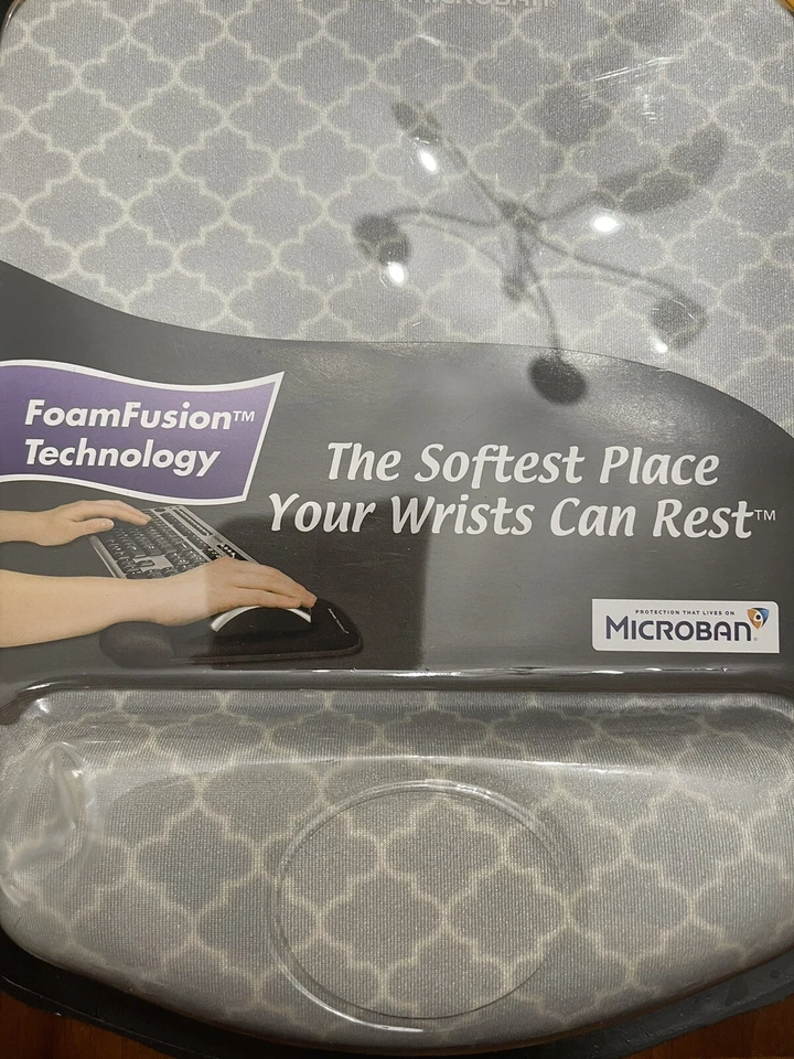 Fellowes PlushTouch Wrist Rest with Mouse Pad, FoamFusion Technology, Graphite - Image 2 of 4