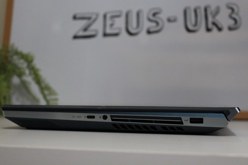 Asus ZenBook Pro Duo UX581L * Intel i7-10th * RTX 2060 15.6 Dual Screen laptop - Picture 13 of 16
