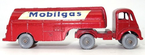 LESNEY MATCHBOX MAJOR PACK NO. M-8 MOBILGAS ARTIC TANKER TRUCK