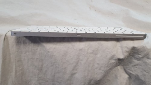 READ!! Apple a2450 Original Wireless Magic Keyboard (UK LAYOUT) - Picture 9 of 12