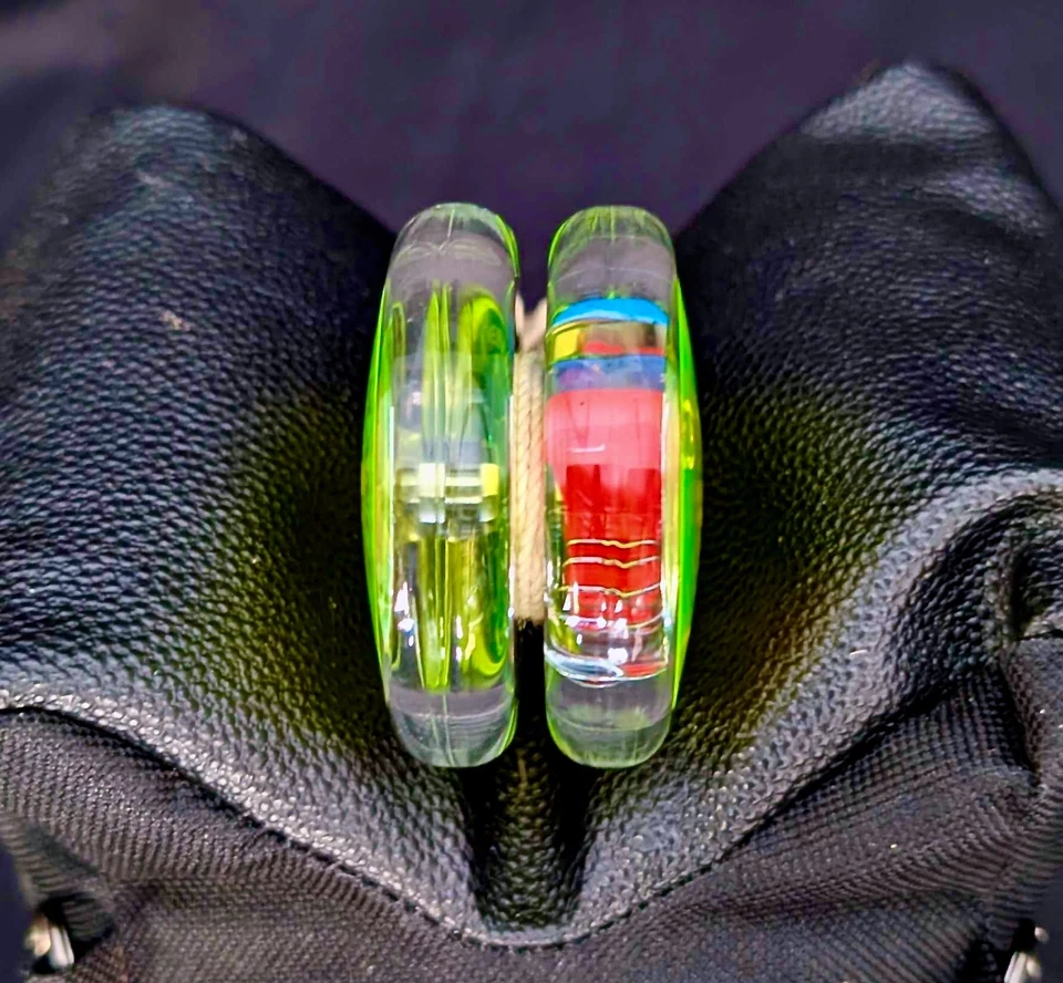 YoYo transparente vintage Yomega Brain Maui edición limitada con tapas amarillas transparentes Foto 2 de 3