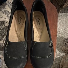 Clarks Collection Women  s Black Leather Slip-On Flats Cushioned Comfort M